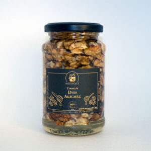 Diós akácméz – nagy üveges kiszerelésű mézkülönlegesség, fekete címkével és kupakkal.