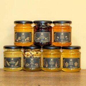 Hét törpe mézválogatás – 6 féle ízesített akácméz és 1 alap akácméz 250 g-os üvegekben