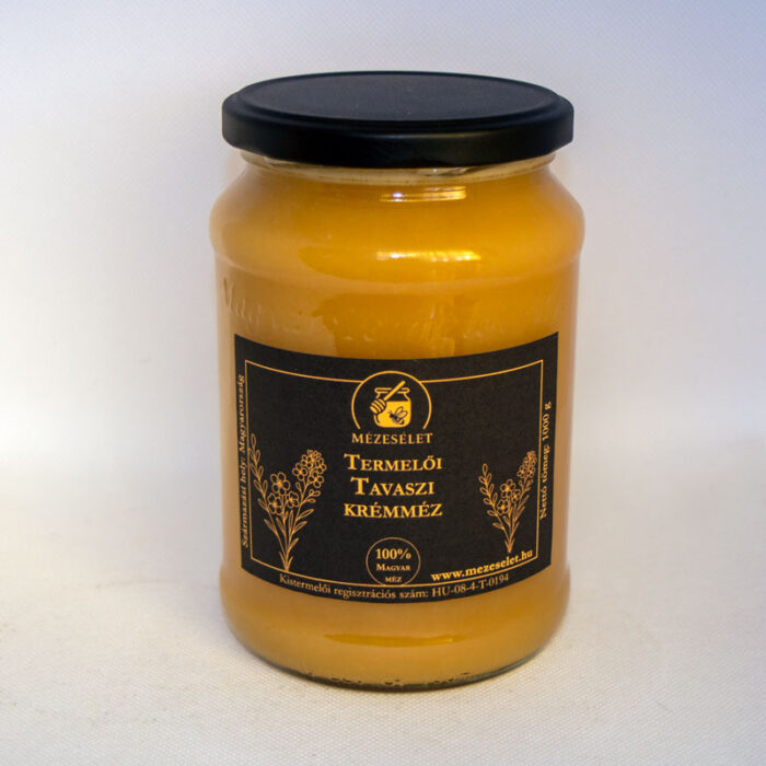 Tavaszi krémméz 1000 g, üvegben prémium fekete címkével arany színű motívumokkal és fekete kupakkal.
