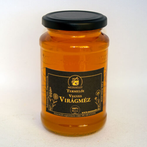 500 g Virágméz fekete tetővel üvegben, elegáns fekete címkével, rajta aranybarna motívummal díszítve.