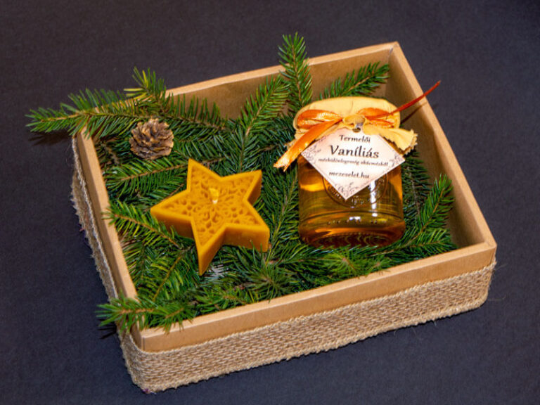 Vaníliás méz és méhviasz gyertya természetes ajándékcsomagban – kézműves termékek karácsonyi meglepetéshez.